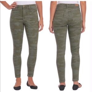 Social Standard by Sanctuary Green Camo High Rise Skinny Jeans Size 8/29